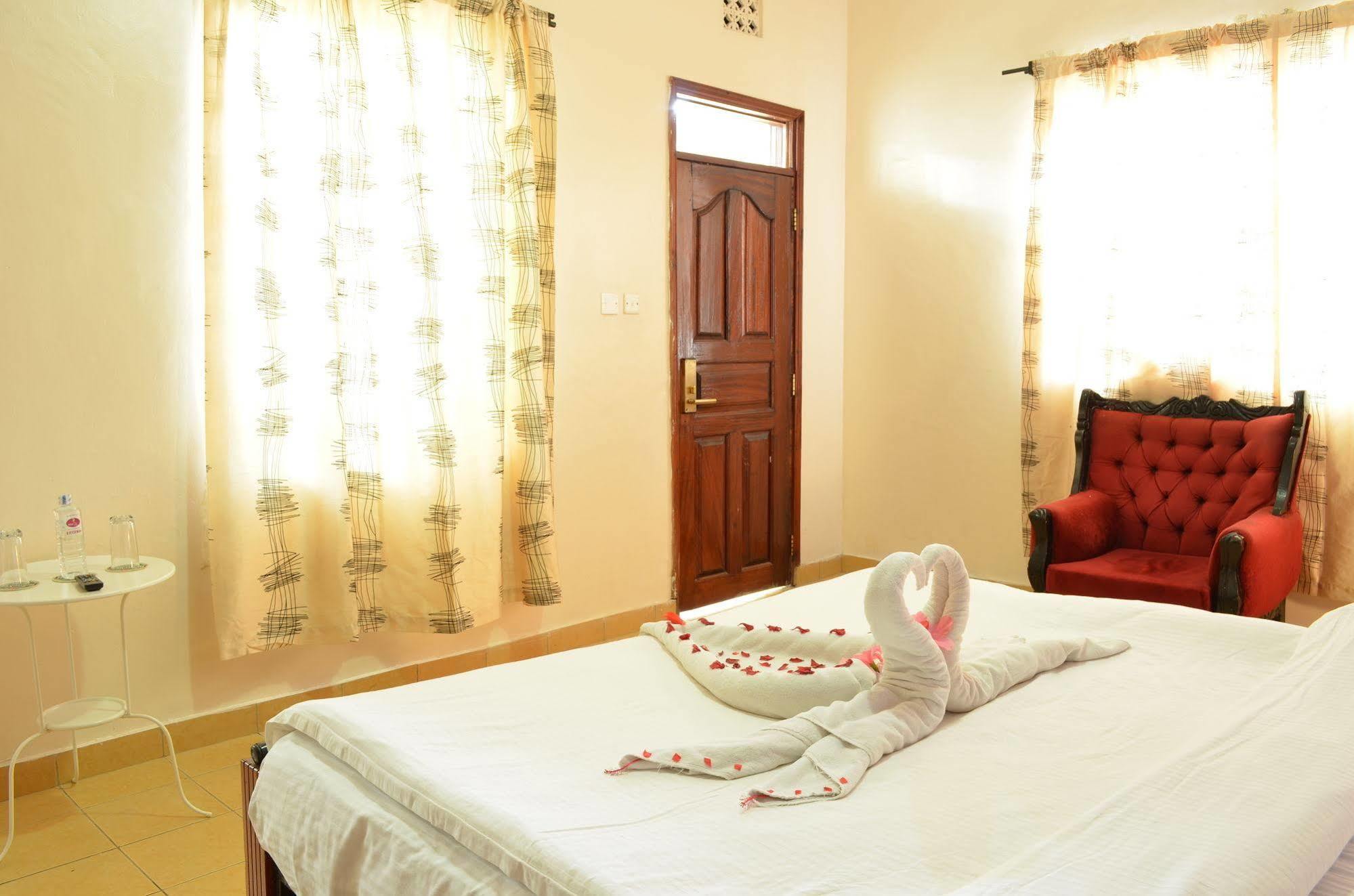 Royal City Dubai Complex Kisumu Exterior photo